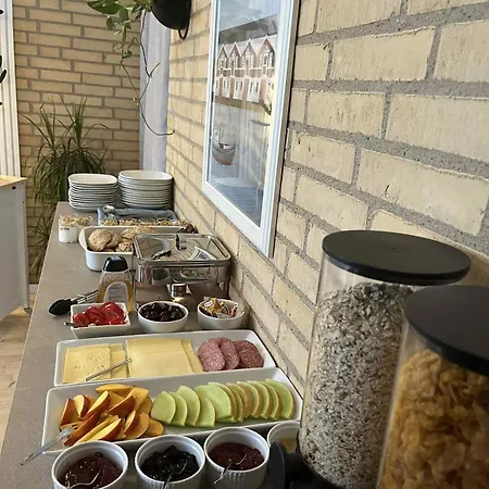 לינה וארוחת בוקר Eddies סקאגן